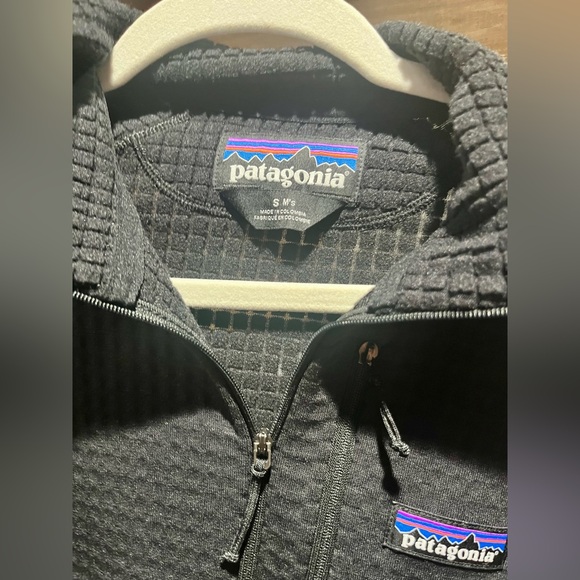 Patagonia Men's Black Waffle Knit R1 Pullover - Size S - Picture 3 of 6